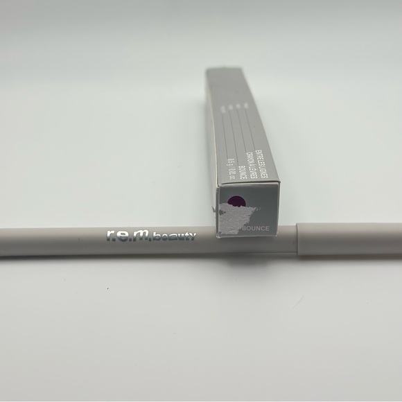r.e.m. beauty Lip Liner Pencil - Picture 2 of 4